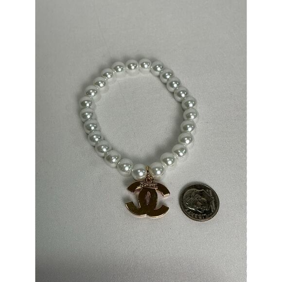 Chanel faux Pearl Bracelet - Picture 3 of 5